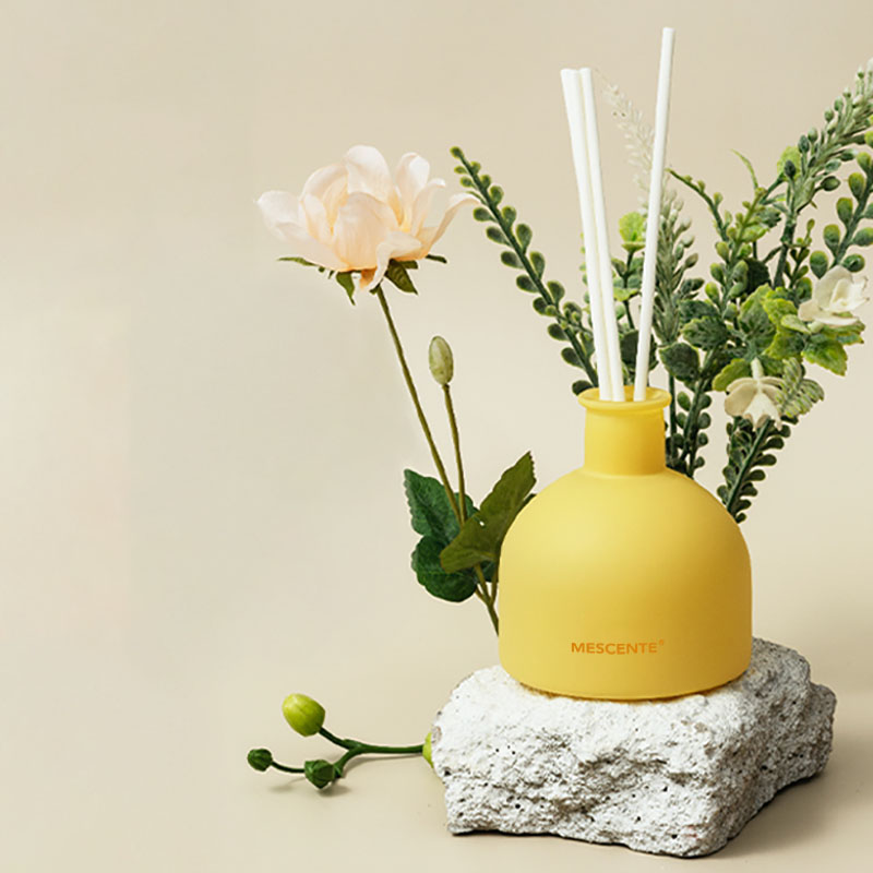 M & odor hotsale luxuriae odore redolens odore essentiale oleum Rubrum diffusor cum rattan haeret
