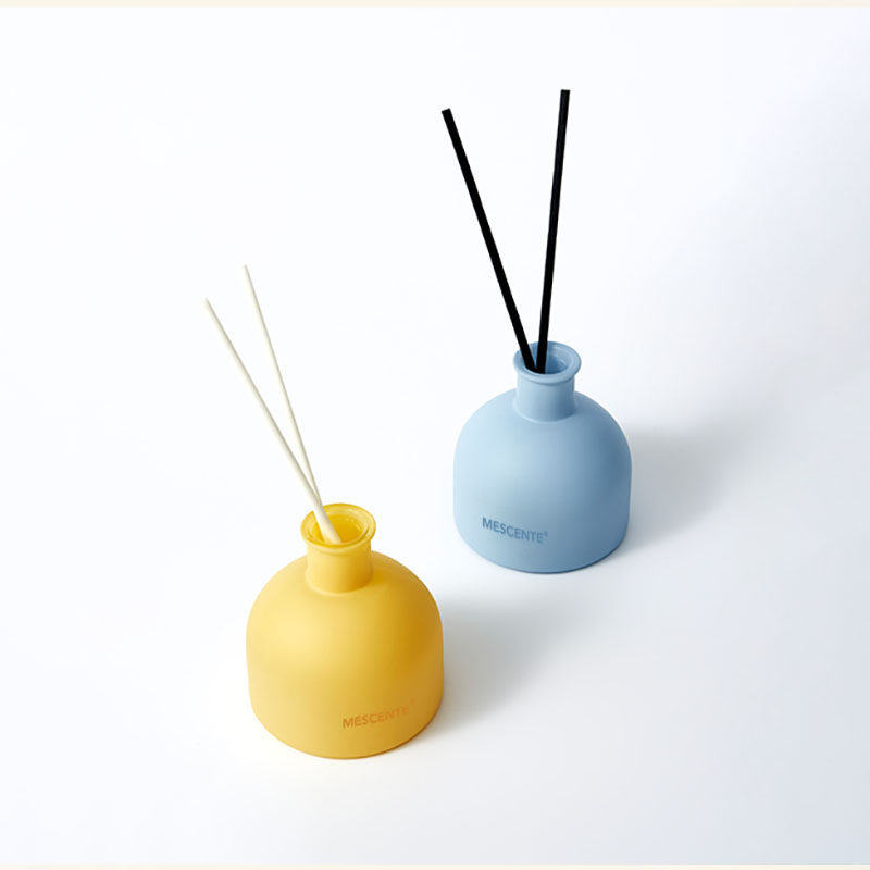 M & odor hotsale luxuriae odore redolens odore essentiale oleum Rubrum diffusor cum rattan haeret