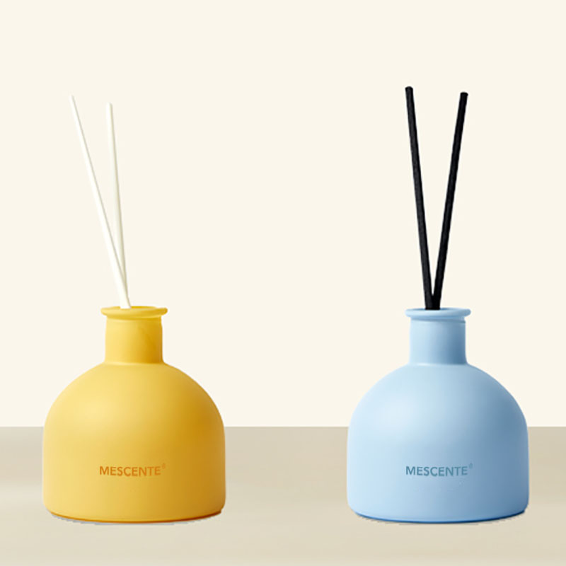 M & odor hotsale luxuriae odore redolens odore essentiale oleum Rubrum diffusor cum rattan haeret