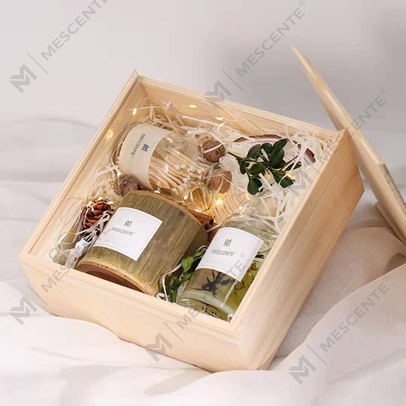 M&odore deliciae ligneae cerei possessor candelae privata label cum arca odorata