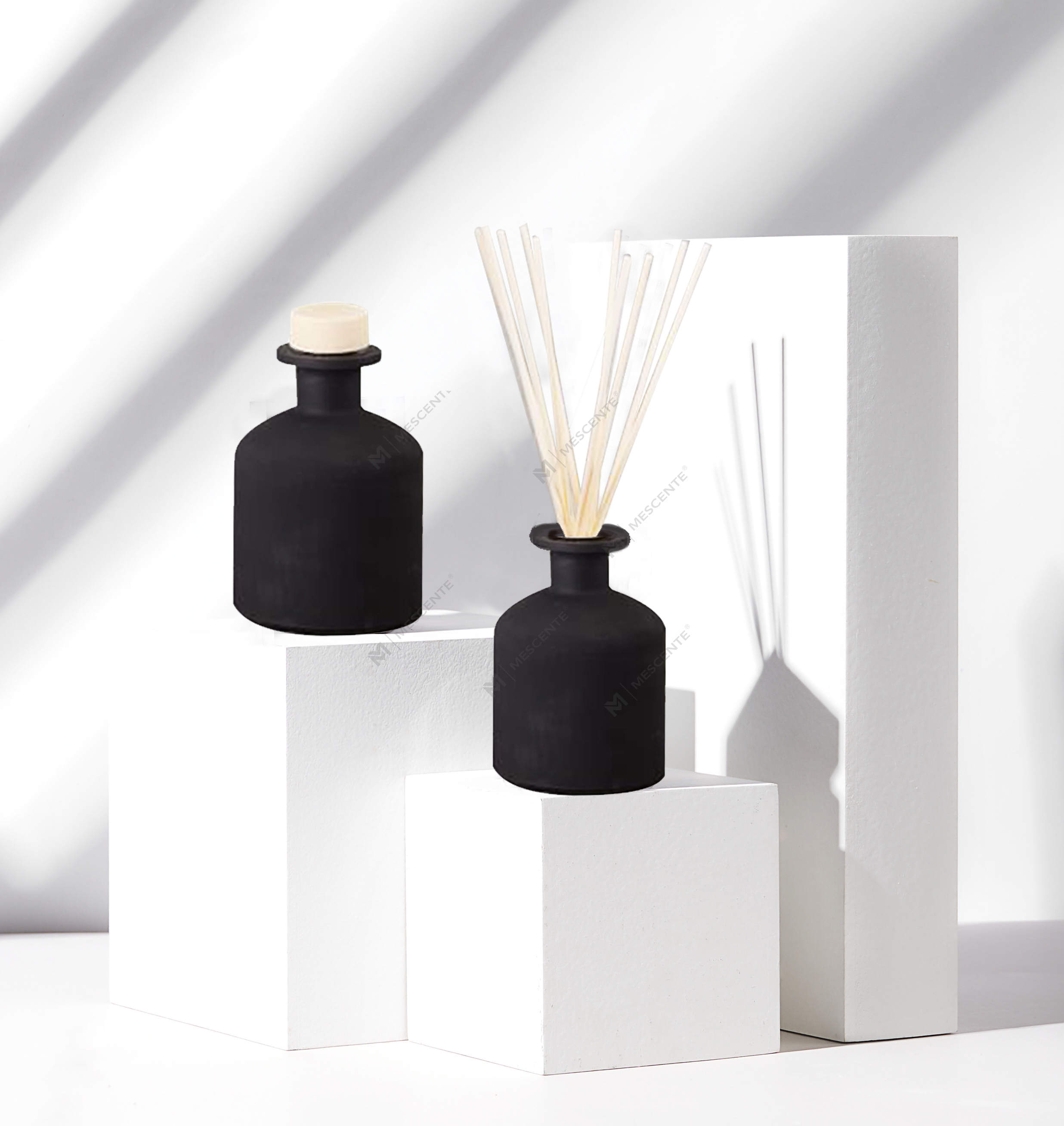 Mescente Luxuria 180ml Vas Vitreum Bottle Essential Oil Reed Diffuser For Hotels