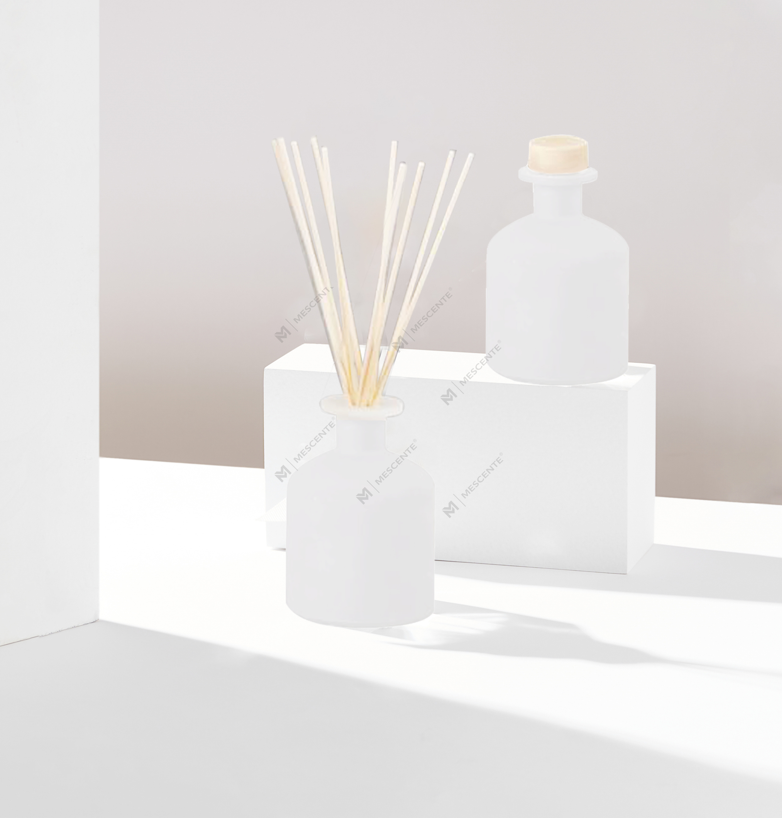 Mescente Luxuria 180ml Vas Vitreum Bottle Essential Oil Reed Diffuser For Hotels