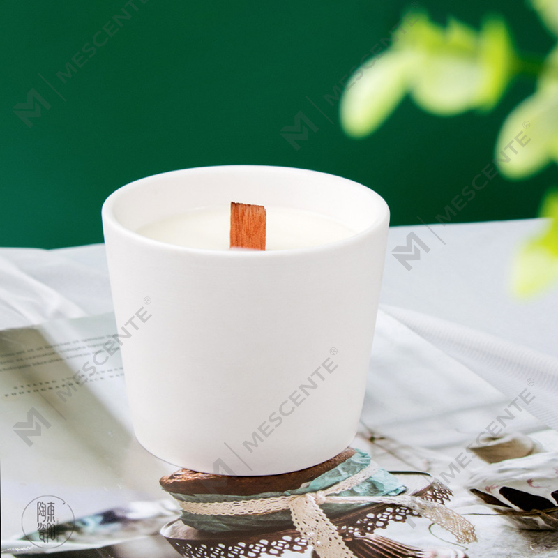 Luxuria High Quality customized Private Label Colored SOY Cera Woodwick Candles odorati in mole